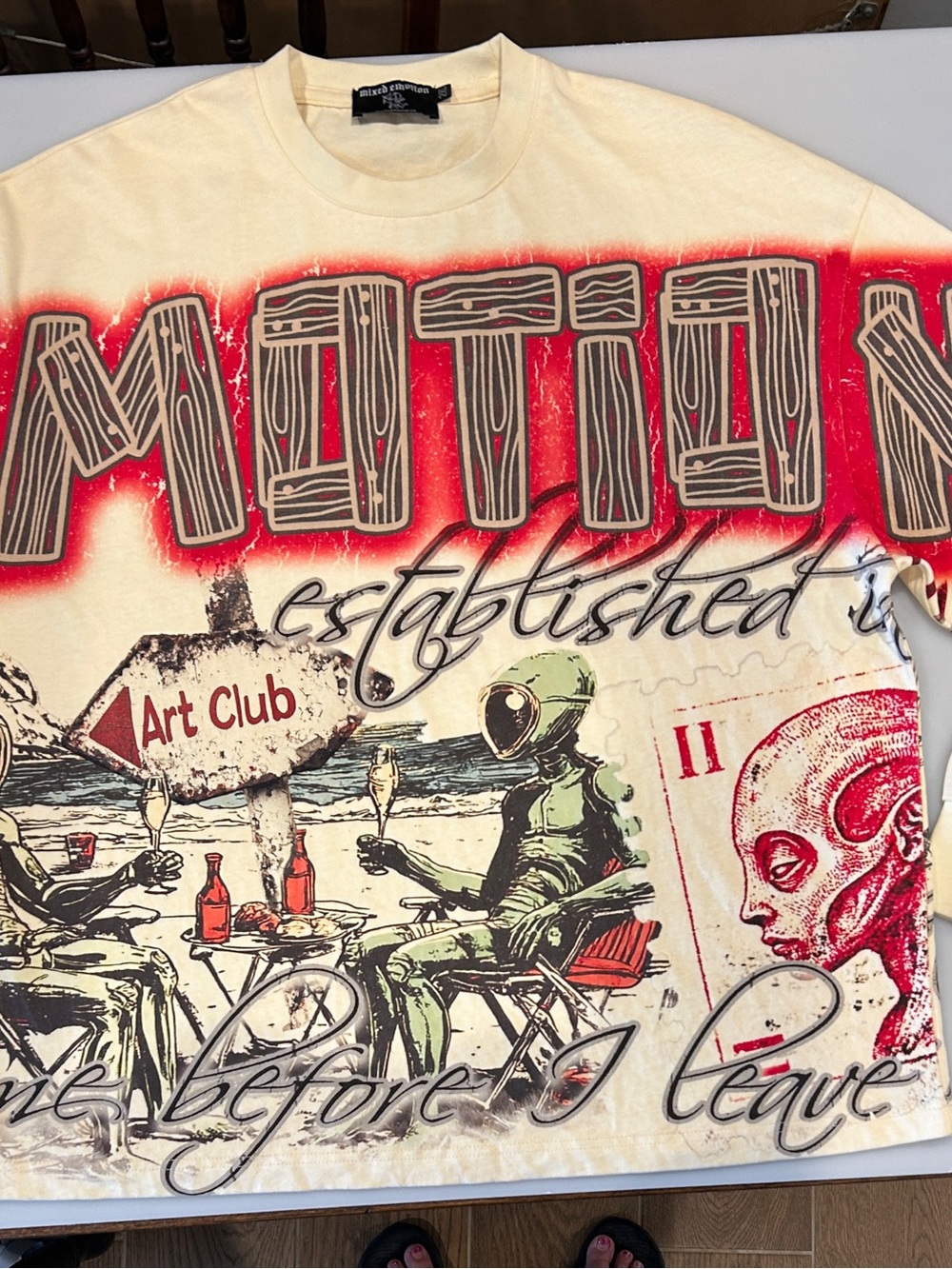 Mixed Emotion Art Club Alien Graphic Tee Cream Size 2X NWOT